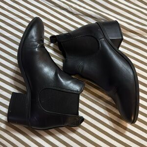 Faux Leather booties -7.5